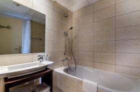 Hôtel Croix des Bretons - photo 8
