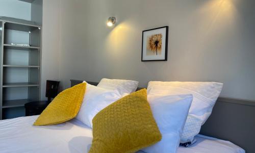 Logis Hôtel Castel de Mirambel - photo 2